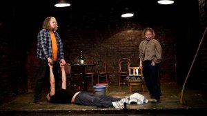 Театр Особняк. Машина едет к морю.