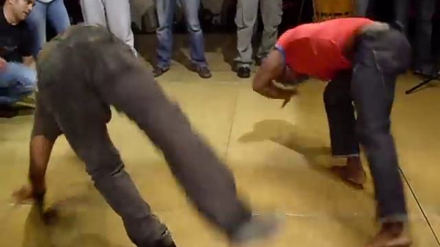 Abada Capoeira Barcelona - Roda Festival de Musica 1 2010.AVI смотреть онлайн