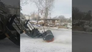 Щетка EXTEN EC с ворсом диаметром 550мм на экскаваторе погрузчике Terex