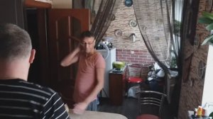 НУ ГДЕ ОН ШЛЯЕТСЯ
