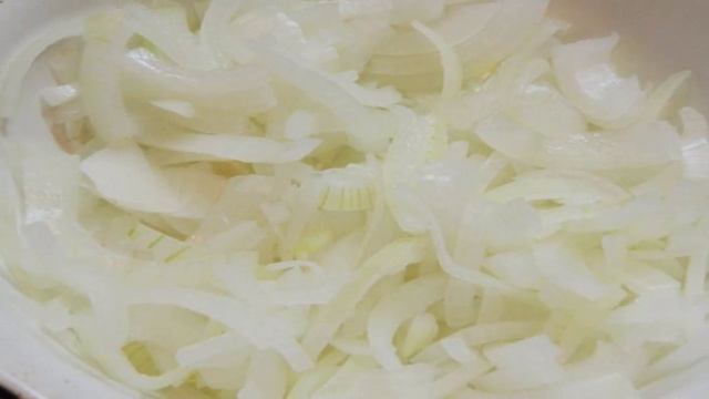 Салат Мимоза с соленым огурцом