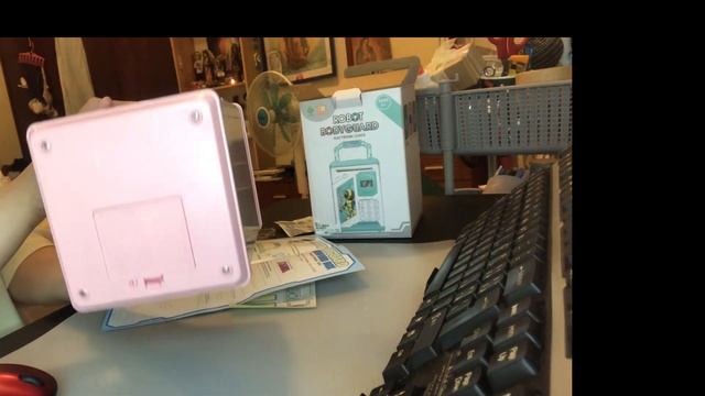 Saving money in the robot bodyguard смотреть онлайн