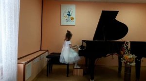 Сл. М. Дружининой, муз. О.Геталовой "Пчела"; "Весёлый слоник" исп Ульяна и Валерия Маматовы