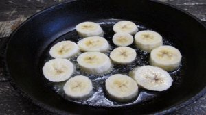 Десерт из творога с жареным бананом