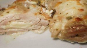 Куриные  рулетики в сливочно-сырном соусе