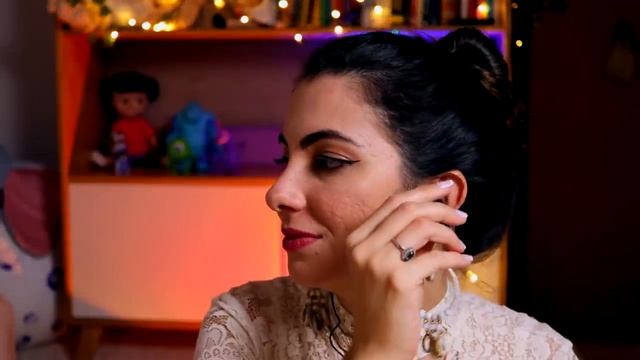 Sweet Carol ASMR. Тихий голос, звуки рта, движения рук, разнообразные предметы