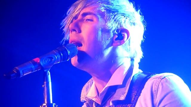 Beside You live- Marianas Trench смотреть онлайн