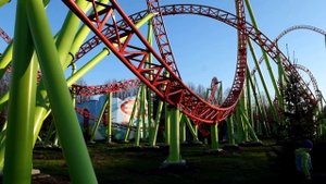 Аттракцион американские горки в парке Диво Остров