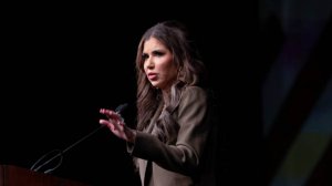 Курс молодого бойца: министра внутренней безопасности США обокрали в ресторане