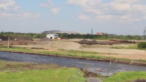 Вид на гору мусорного полигона в посёлке Новый Свет.