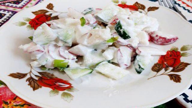 Салат из редиски с адыгейским сыром
