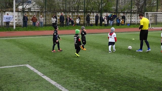 Чайка-2017 20:2 Звезда-ДЮСШ-4-2017 Первенство Ростова 15.4.2023 10:30 смотреть онлайн