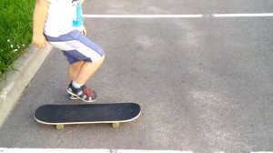 Alex Skateboarding | Саша катается на скейте