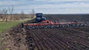 Сцепка бороновальная СБГ-11/2 в работе