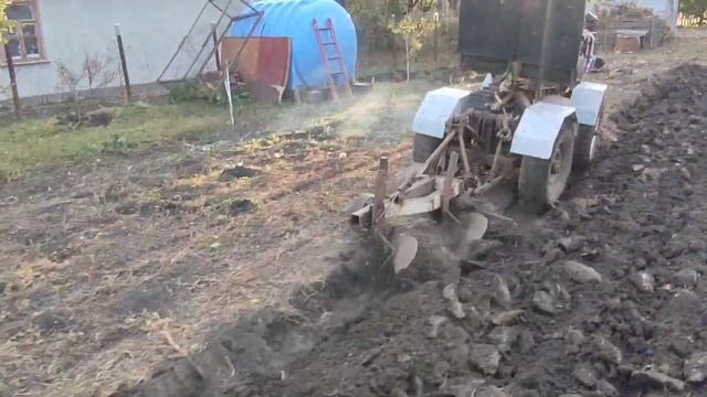Робота плуга. ІІІ передача КПП ГАЗ 51 та І передача КПП УАЗ. смотреть онлайн