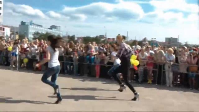 Мурманск 23.6.13 День молодёжи - забег на шпильках смотреть онлайн