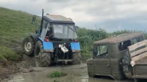 Трактор Беларусь вытаскивает Газ 66.