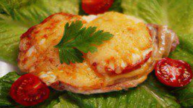 Мясо по-французски с помидорами
