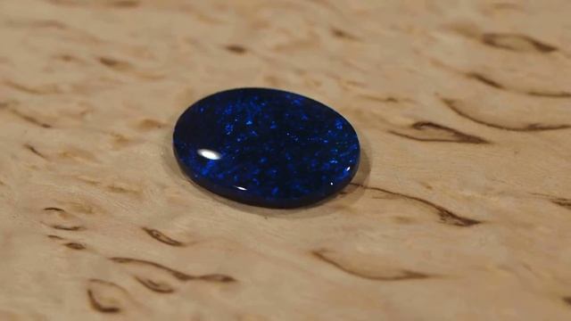 Черный кристаллический опал из Лайтнинг Ридж смотреть онлайн