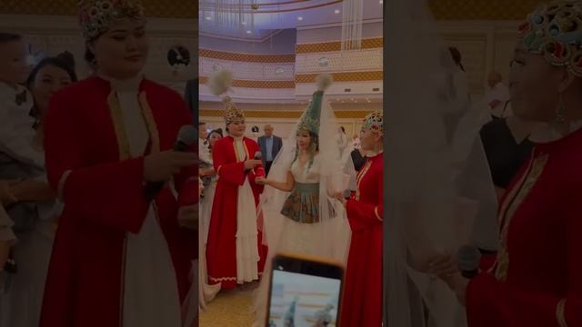 ең керемет ұзату, сырга салу, қыз ұзату смотреть онлайн