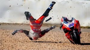 Мото гонки, опасные повороты.  Crash & Action ‪