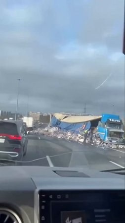 Море пива на дороге.