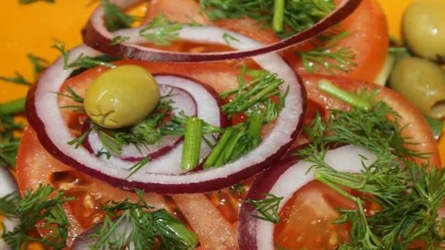 Овощной салат с зеленью и фетой