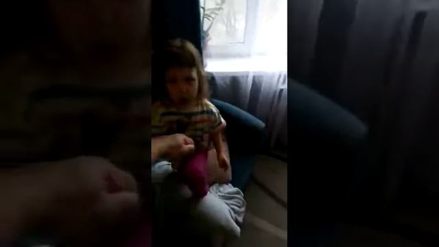 Дима играет с Вероникой и скрепеши. смотреть онлайн