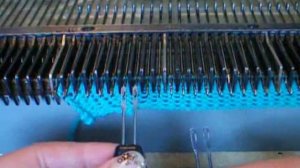 Как вязать "косы" на вязальной машине.