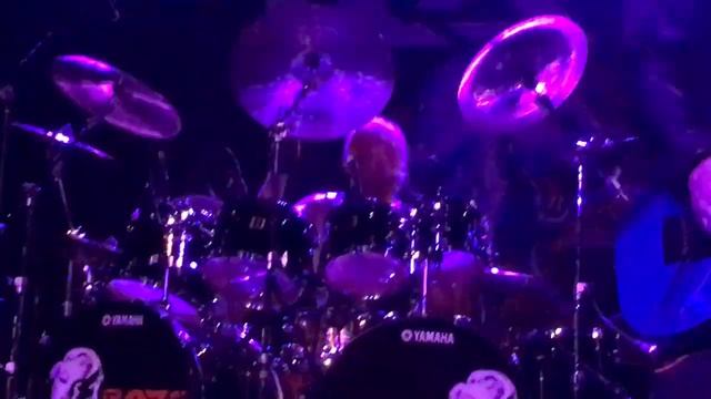 Bobby Blotzer's Band LIVE -Slip of the Lip смотреть онлайн