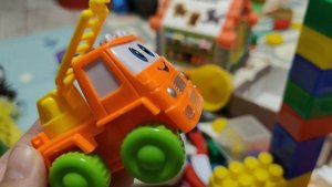 играем в машинку для малышей