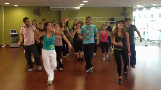 ZUMBA CON VIVI RODRIGUES - CUMBIA смотреть онлайн