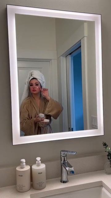 kaeli mae wait for the toilet paper art hehe🤭 HAPPY FRIDAY🍸🥂🪩 #CleanTok #clean #Home #cleanhome