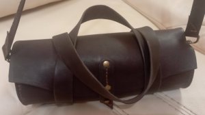 Сумка-туба из толстой натуральной кожи полностью ручной работы