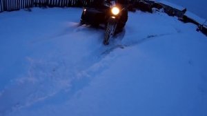 Мотоцикл Урал застрял в сугробе