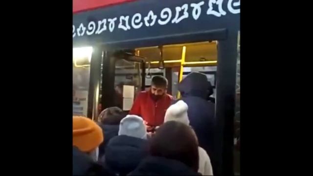 В Казани тысячи пассажиров без QR-кодов высадили из транспорта смотреть онлайн