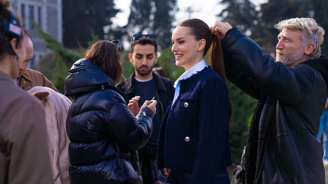 Фахрийе Эвджен в рекламе банка смотреть онлайн