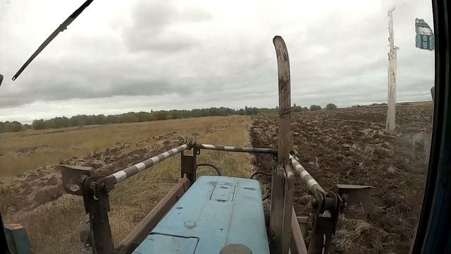 Вспашка трактором. Заварил плуг. #трактор #плуг смотреть онлайн