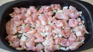 Курица с картофелем запеченная в духовке