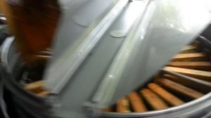 Откачка мёда. Цех по откачке. Workshop for pumping honey