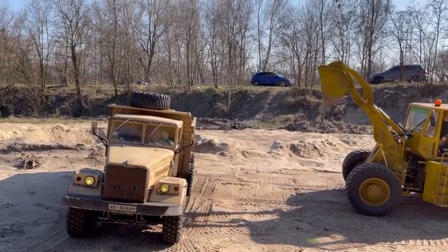 Rc загрузка песка. Погрузчик stalowa wola и КрАЗ 256 модели на радиоуправлении. смотреть онлайн
