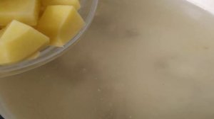 Борщ с молодой капусты и соусом сацебели