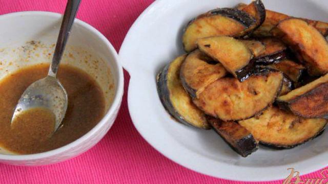 Тёплый салат с баклажанами