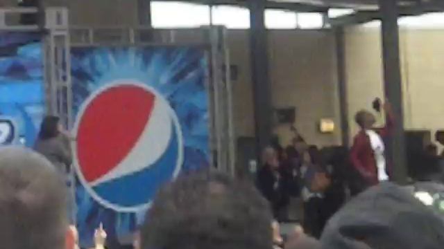 Tinie Tempah ft. Eric Turner "Written in the Stars" LIVE at Chicago's B96 Summerbash смотреть онлайн