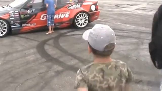 Прогулка по дрифт трассе и осмотр машины Сергея Сака. смотреть онлайн