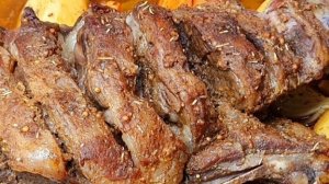 ВОТ КАК НАДО ГОТОВИТЬ МЯСО НА ПРАЗДНИЧНЫЙ СТОЛ! ВКУСНЕЕ ШАШЛЫКА! ГОСТИ БУДУТ В ВОСТОРГЕ!