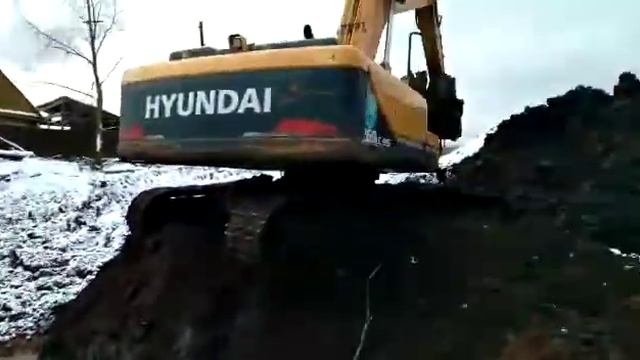 Копаем экскаватором пруд