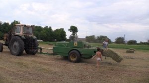 Красный трактор, убираем сено в поле | Дим Дань