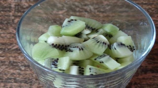 Фруктовый салат с фундуком