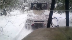 Трелевочный трактор ТТ-4 тащит лесовоз